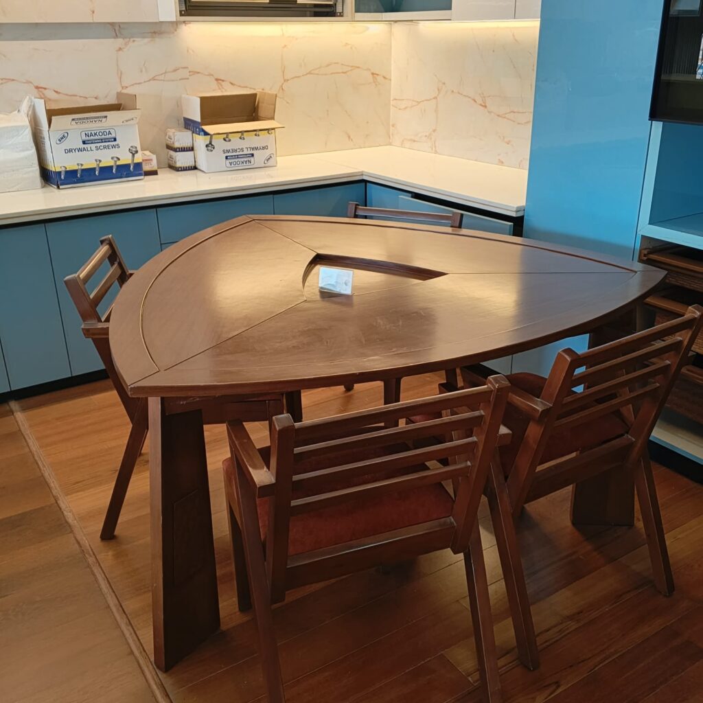 dining table manufacturer in Bangalore